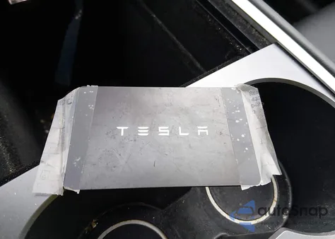 2023 Tesla Model Y Awd/Long Range Dual Motor All-Wheel Drive z USA, uszkodzony, nr VIN 7SAYGDEE0PA043159